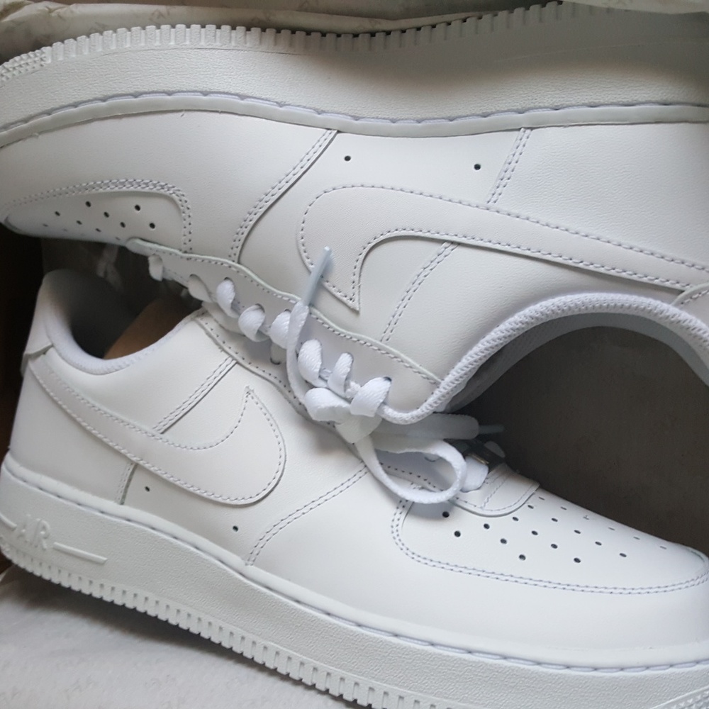 Brand New with box Nike Air Force 1 '07 Men's 9.5